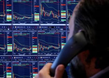 മ്യൂച്വൽ ഫണ്ടുകളെ മറികടന്ന് ETF-കൾ മുന്നേറുന്നു; പുതിയ നിക്ഷേപകർക്ക് അപകടസാധ്യതയോ?