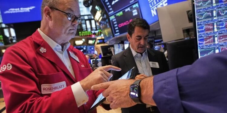 വാൾ സ്ട്രീറ്റിൽ ഇടിവ്; ഓഹരി വിപണിയിൽ അനിശ്ചിതത്വം