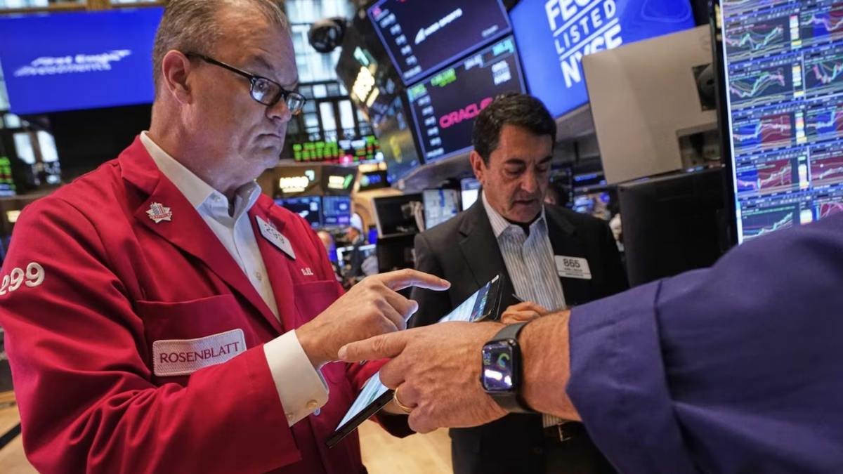 വാൾ സ്ട്രീറ്റിൽ ഇടിവ്; ഓഹരി വിപണിയിൽ അനിശ്ചിതത്വം