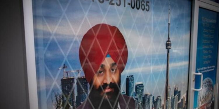 നിയമലംഘനം തുടരുന്നു; ലൈസൻസ് റദ്ദാക്കിയ ഇമിഗ്രേഷൻ കൺസട്ടൻസി ഇപ്പോഴും പ്രവർത്തനക്ഷമം