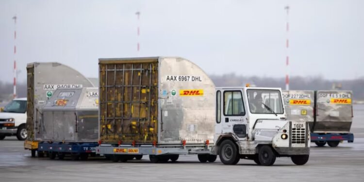 കാനഡയിൽ DHL എക്സ്പ്രസ് ജീവനക്കാർ പണിമുടക്കിൽ: പാഴ്സൽ വിതരണം സ്തംഭിച്ചു