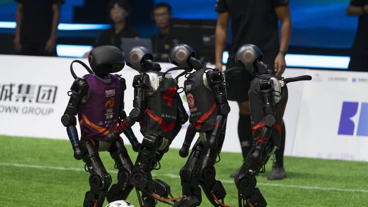 മനുഷ്യ താരങ്ങളെ മറികടന്ന് ചൈനയുടെ റോബോട്ടുകൾ ഫുട്ബോളിൽ തിളങ്ങുന്നു!