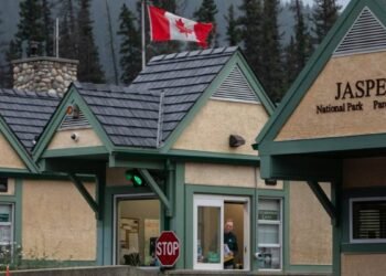 വൻ കാട്ടുതീയിൽ നിന്ന് കരകയറാൻ വിനോദസഞ്ചാരത്തെ ആശ്രയിച്ച് ജാസ്പർ!