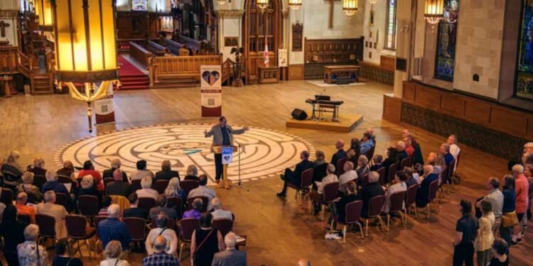 ലണ്ടനിലെ സെന്റ് പോൾസ് കത്തീഡ്രൽ പുതുക്കിപ്പണിത ശേഷം വിശ്വാസികൾക്കായി തുറന്നു 1 ലണ്ടനിലെ സെന്റ് പോൾസ് കത്തീഡ്രൽ പുതുക്കിപ്പണിത ശേഷം വിശ്വാസികൾക്കായി തുറന്നു