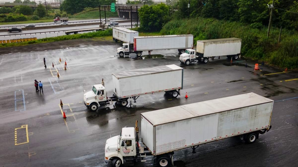 തൊഴിൽ നഷ്ട ഭീഷണിയിൽ യു.എസിലെ ട്രക്ക് ഡ്രൈവർമാർ: പുതിയ ഇംഗ്ലീഷ് ഭാഷാ നിയമങ്ങൾ പ്രാബല്യത്തിൽ