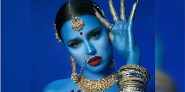 മാ കാളിയുടെ വേഷവും കയ്യിൽ കുരിശും; കനേഡിയൻ റാപ്പർക്കെതിരെ രൂക്ഷ വിമർശനം