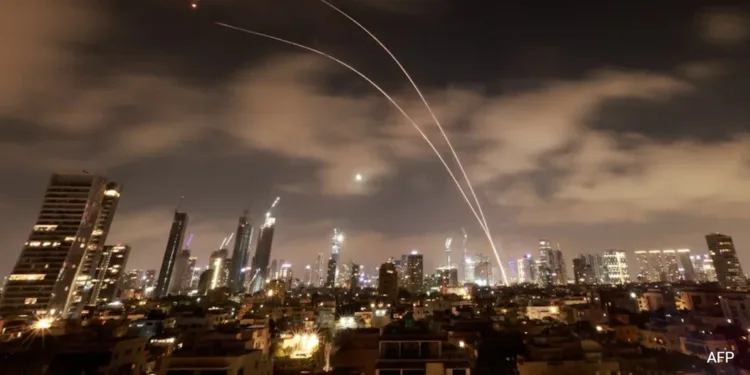 ഇസ്രയേൽ ആക്രമണം നിർത്തിയാൽ ചർച്ചയ്ക്ക് തയ്യാറെന്ന് ഇറാൻ; ജനീവ ചർച്ച സമാപിച്ചു, യുഎൻ സുരക്ഷാ സമിതിയിലും വാക്പോര് 1 ഇസ്രയേൽ ആക്രമണം നിർത്തിയാൽ ചർച്ചയ്ക്ക് തയ്യാറെന്ന് ഇറാൻ; ജനീവ ചർച്ച സമാപിച്ചു, യുഎൻ സുരക്ഷാ സമിതിയിലും വാക്പോര്