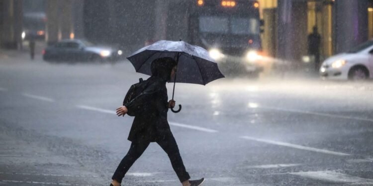 കാനഡയിൽ കാലാവസ്ഥാ മുന്നറിയിപ്പ്: ഒന്റാറിയോ, ക്യുബെക്ക്, ബ്രിട്ടീഷ് കൊളംബിയ മേഖലകളിൽ കനത്ത മഴയ്ക്കും കാറ്റിനും സാധ്യത 1 കാനഡയിൽ കാലാവസ്ഥാ മുന്നറിയിപ്പ്: ഒന്റാറിയോ, ക്യുബെക്ക്, ബ്രിട്ടീഷ് കൊളംബിയ മേഖലകളിൽ കനത്ത മഴയ്ക്കും കാറ്റിനും സാധ്യത