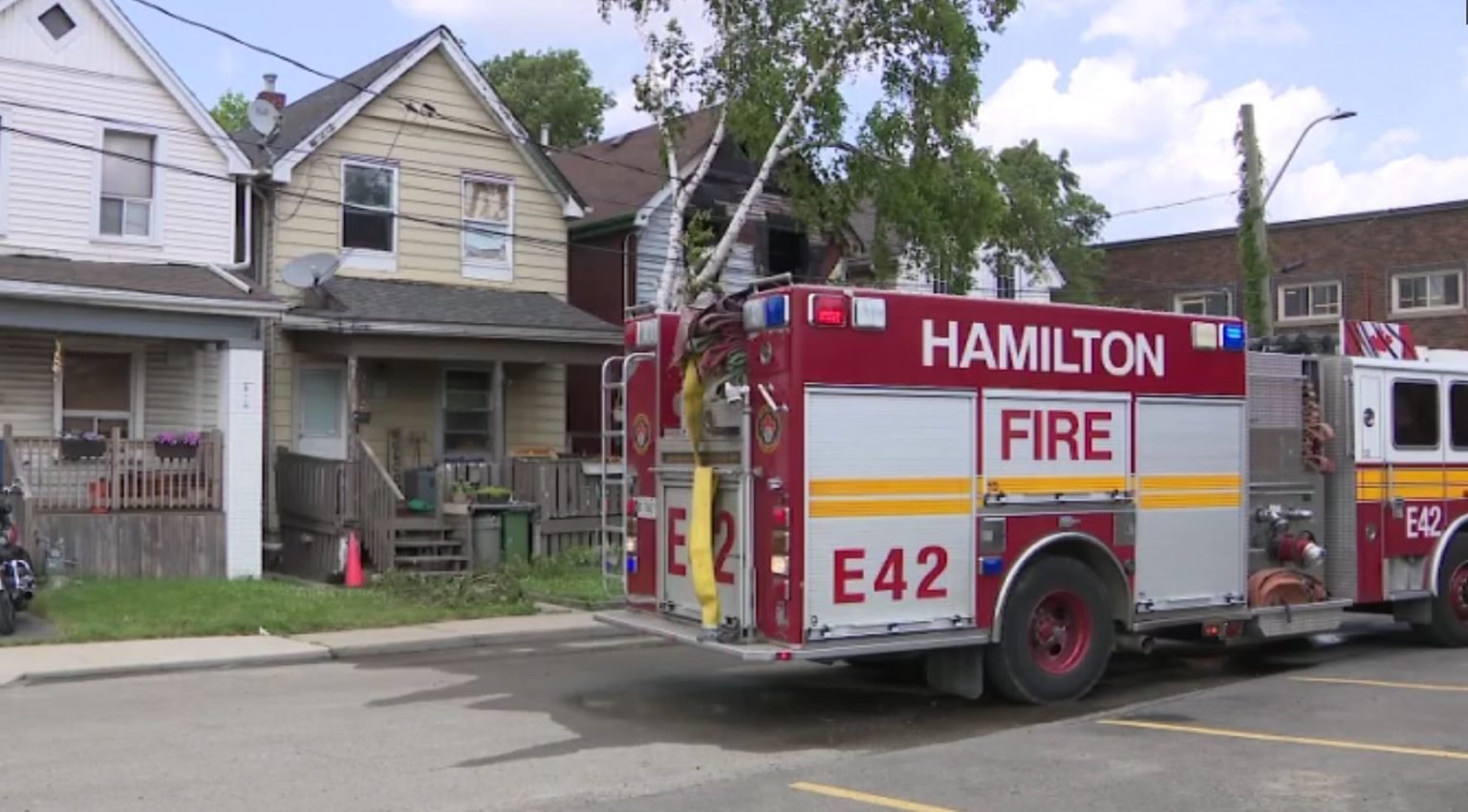 ഹാമിൽട്ടണിൽ വീടിന് തീപിടിച്ച് സ്ത്രീക്ക് ദാരുണാന്ത്യം