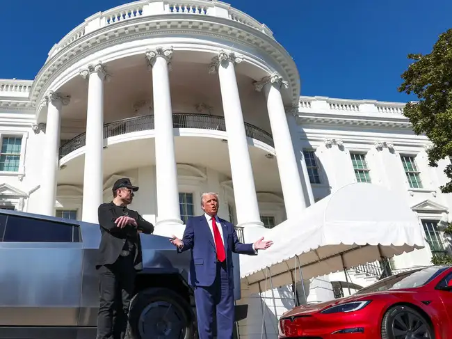 മസ്കിന്റെ കാറും വേണ്ട! ഇലോൺ മസ്കുമായുള്ള പോരിന് പിന്നാലെ ടെസ്ല കാർ വിൽക്കാനൊരുങ്ങി ട്രംപ്