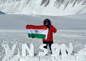 മലയാളി അമേരിക്കയിൽ പർവതത്തിൽ കുടുങ്ങി, അടിയന്തര ഇടപെടൽ വേണമന്ന് മുഖ്യമന്ത്രി, പ്രധാനമന്ത്രിക്ക് കത്തയച്ചു