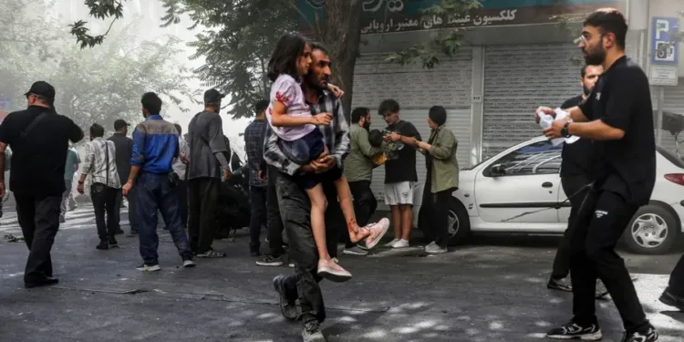 ഇന്ത്യക്കാരെ ഒഴിപ്പിക്കുന്നു, കര അതിർത്തികൾ തുറന്നു; എത്രയും വേഗം ടെഹ്‌റാൻ വിടണമെന്ന് വിദേശകാര്യമന്ത്രാലയം