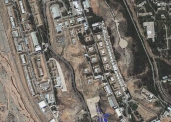 ഇറാൻ- ഇസ്രയേൽ സംഘർഷം; ആണവകേന്ദ്രത്തിന് സമീപം സ്ഫോടനങ്ങൾ; ജറുസലേമിൽ സൈറൺ മുഴങ്ങി