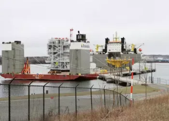 നോവ സ്കോഷ്യയിലെ സിഡ്നി ഹാർബറിൽ കപ്പൽ ഭീമൻ!അതിശയത്തോടെ പ്രദേശവാസികൾ…