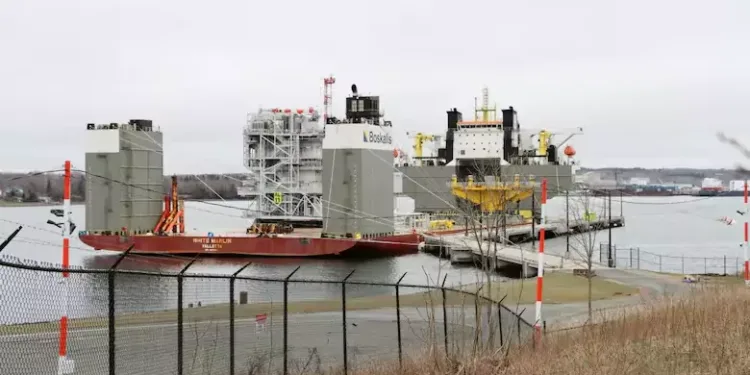 നോവ സ്കോഷ്യയിലെ സിഡ്നി ഹാർബറിൽ കപ്പൽ ഭീമൻ!അതിശയത്തോടെ പ്രദേശവാസികൾ… 1 നോവ സ്കോഷ്യയിലെ സിഡ്നി ഹാർബറിൽ കപ്പൽ ഭീമൻ!അതിശയത്തോടെ പ്രദേശവാസികൾ…