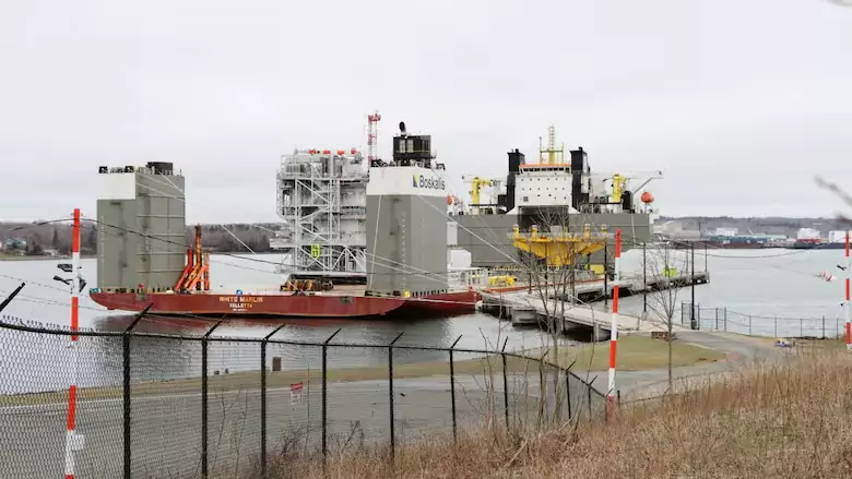 നോവ സ്കോഷ്യയിലെ സിഡ്നി ഹാർബറിൽ കപ്പൽ ഭീമൻ!അതിശയത്തോടെ പ്രദേശവാസികൾ…