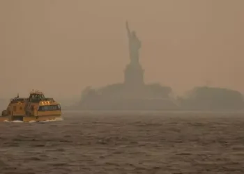 കാനഡയിൽ ഭീതിവിതച്ച് കാട്ടുതീ; പുക അറ്റ്ലാന്റിക് കടന്ന് യുകെയിലെത്തി