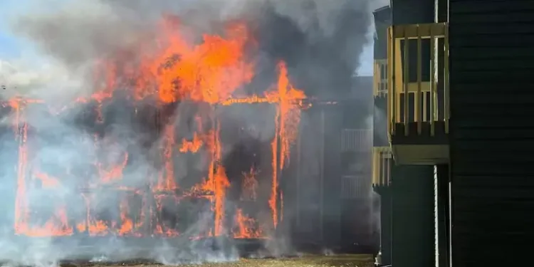 ടംബ്ലർ റിഡ്ജിൽ അഗ്നിബാധയും ജലക്ഷാമവും; നൂറുകണക്കിന് പേർക്ക് ദുരിതം