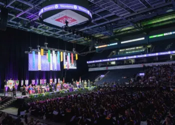 വെസ്റ്റേൺ യൂണിവേഴ്സിറ്റിയിൽ വസന്തകാല കോൺവെക്കേഷൻ ആരംഭിച്ചു: 6,700 വിദ്യാർത്ഥികൾക്ക് ബിരുദം