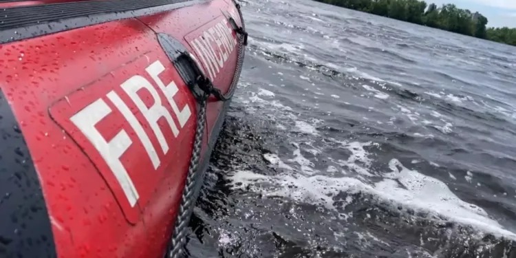 ഒട്ടാവ നദിയിൽ കുടുങ്ങിയ കയാക്കർക്ക് പുതുജീവൻ; രക്ഷകരായി നാട്ടുക്കാരും അഗ്നിശമനസേനയും
