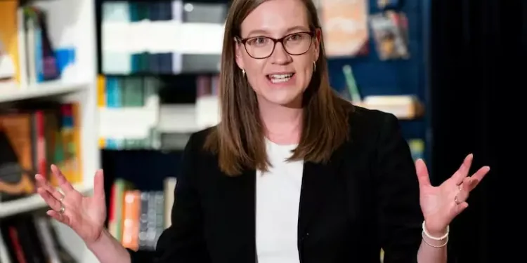 കാനഡ പെൻഷൻ നിധിയിലെ പണം അമേരിക്കയിൽ, രാജ്യത്തുള്ളത് 12% മാത്രം; ഞെട്ടിക്കുന്ന കണ്ടെത്തൽ