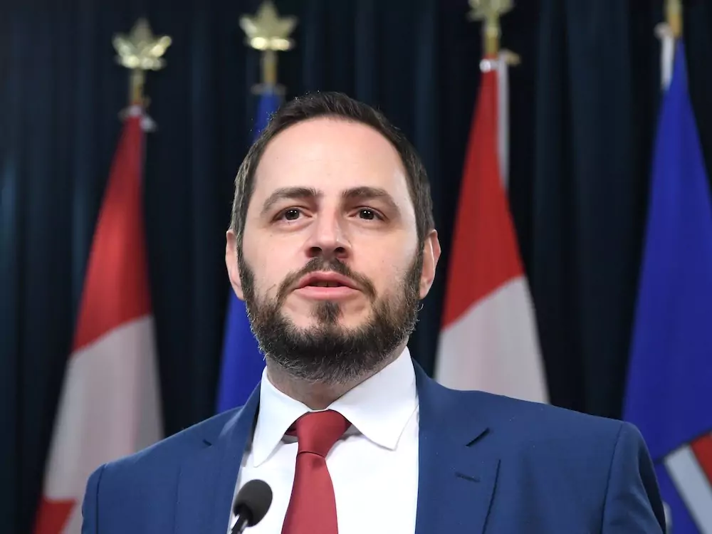 ആൽബർട്ടയിൽ പുസ്തകങ്ങൾക്ക് കടിഞ്ഞാൺ; കർശന നിയന്ത്രണങ്ങളുമായി വിദ്യാഭ്യാസ മന്ത്രി