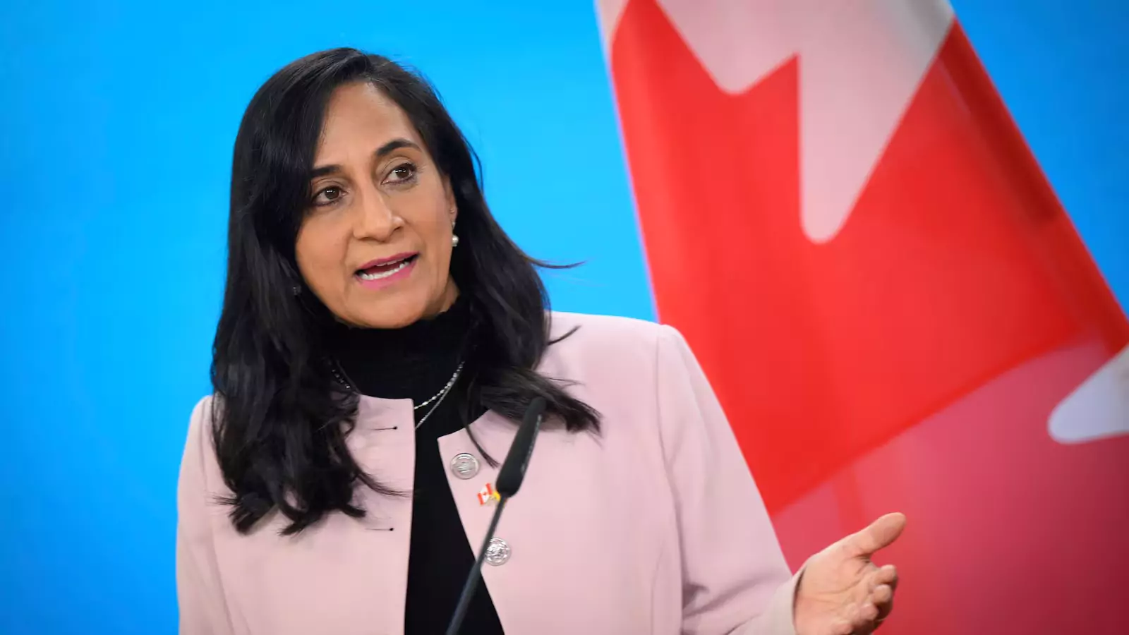 മിഡിൽ ഈസ്റ്റിൽ നിന്ന് കനേഡിയൻ പൗരന്മാരെ ഒഴിപ്പിക്കുന്നത് ഊർജിതമാക്കി കാനഡ