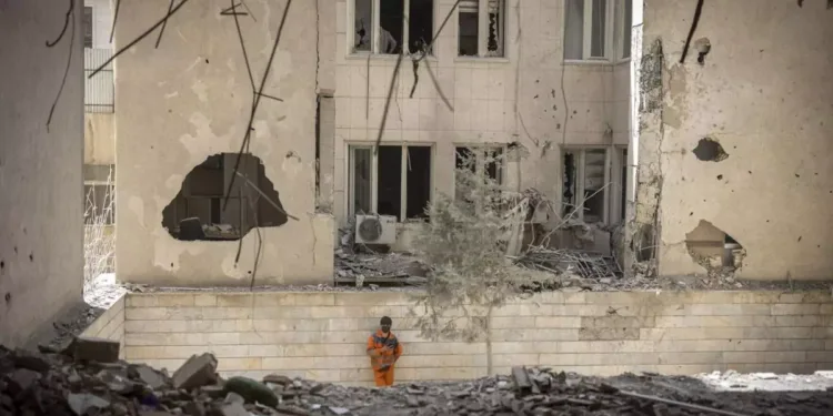 യുദ്ധഭീതിയിൽ നിന്ന് കാനഡയിലേക്ക്: ഇറാനിയൻ വിദ്യാർത്ഥിയുടെ ഭയാനകമായ യാത്ര 1 യുദ്ധഭീതിയിൽ നിന്ന് കാനഡയിലേക്ക്: ഇറാനിയൻ വിദ്യാർത്ഥിയുടെ ഭയാനകമായ യാത്ര