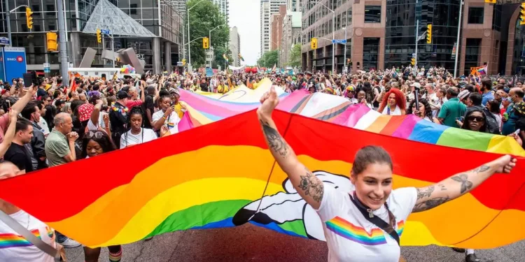 ടൊറന്റോ പ്രൈഡ് പരേഡ്: ആഘോഷങ്ങൾക്ക് ഒരുങ്ങി നഗരം