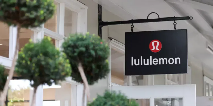 കോസ്റ്റ്കോയുടെ ‘ഡ്യൂപ്പ്’ കളിക്ക് പൂട്ടിട്ട് ലുലൂലെമൺ: കേസ് ഫയൽ ചെയ്തു!