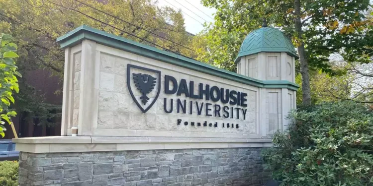 വിദ്യാർത്ഥികളുടെ കുറവ് വിനയായി; ഡാൽഹൗസി സർവകലാശാലയ്ക്ക് വൻ നഷ്ടം! 1 വിദ്യാർത്ഥികളുടെ കുറവ് വിനയായി; ഡാൽഹൗസി സർവകലാശാലയ്ക്ക് വൻ നഷ്ടം!