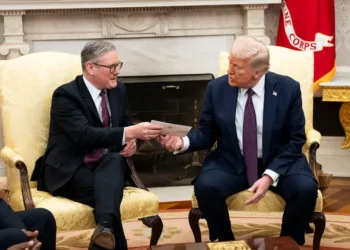 കാനഡയുടെ ആശങ്കയും ബ്രിട്ടൻ്റെ നയതന്ത്ര നീക്കവും; ട്രംപിന് വിൻഡ്സറിൽ രാജകീയ ആതിഥ്യം! 2 കാനഡയുടെ ആശങ്കയും ബ്രിട്ടൻ്റെ നയതന്ത്ര നീക്കവും; ട്രംപിന് വിൻഡ്സറിൽ രാജകീയ ആതിഥ്യം!