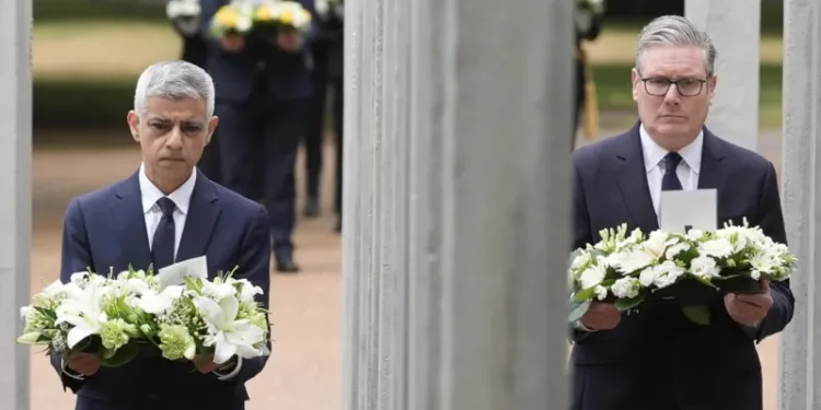 ഓർമ്മകൾക്ക് 20 വർഷം: ലണ്ടനെ നടുക്കിയ ഭീകരാക്രമണത്തിന്റെ നോവുന്ന സ്മരണയിൽ രാജ്യം 1 ഓർമ്മകൾക്ക് 20 വർഷം: ലണ്ടനെ നടുക്കിയ ഭീകരാക്രമണത്തിന്റെ നോവുന്ന സ്മരണയിൽ രാജ്യം