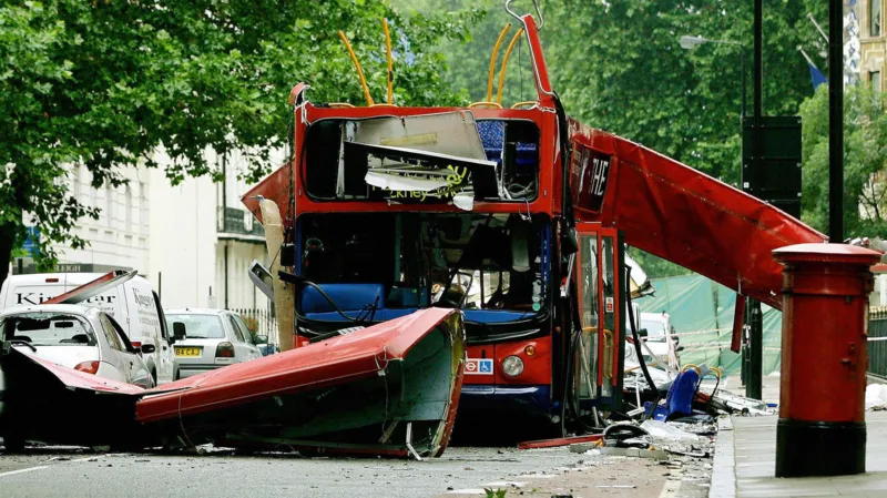 ഓർമ്മകൾക്ക് 20 വർഷം: ലണ്ടനെ നടുക്കിയ ഭീകരാക്രമണത്തിന്റെ നോവുന്ന സ്മരണയിൽ രാജ്യം 3 308dc1f0 58ef 11f0 852a fb4f43c1b4cc.jpg