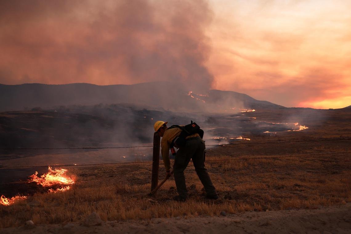 അതിവേഗ കാട്ടുതീ: 700 പേർ ഒറ്റപ്പെട്ട കനേഡിയൻ ഗ്രാമം രക്ഷാപ്രവർത്തനത്തിൽ!