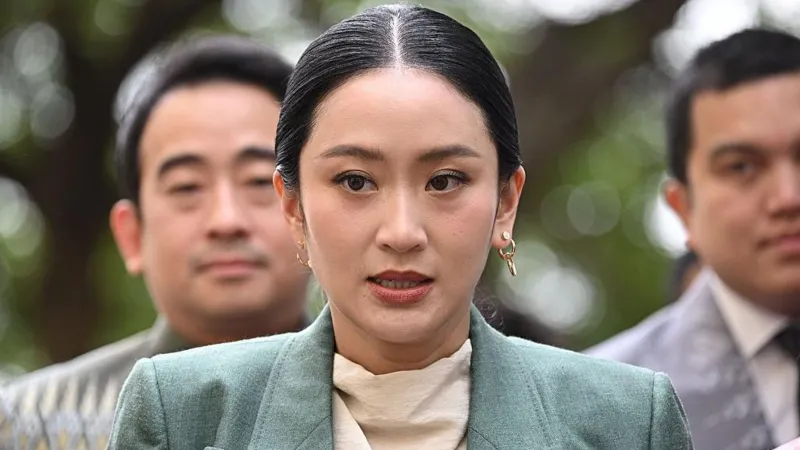 ‘അങ്കിൾ’ വിളി കുരുക്കായി!; ഷിനവത്ര കുടുംബത്തിന് വീണ്ടും തിരിച്ചടി: തായ്ലൻഡ് പ്രധാനമന്ത്രിക്ക് സസ്പെൻഷൻ