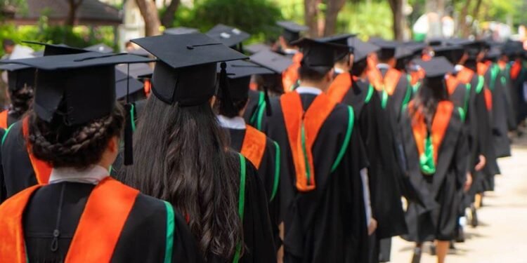ക്യുബെക്കിന്റെ വിദ്യാഭ്യാസ മുന്നേറ്റത്തിൽ കുടിയേറ്റ ശക്തി; കണക്കുകൾ പുറത്ത് 1 canadian_university_graduation