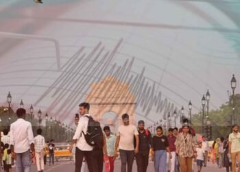 ഡൽഹിയെ പിടിച്ചുകുലുക്കി ഭൂചലനം; ജനജീവിതം സ്തംഭിച്ചു, പ്രഭവകേന്ദ്രം ഹരിയാനയെന്ന് റിപ്പോർട്ട്