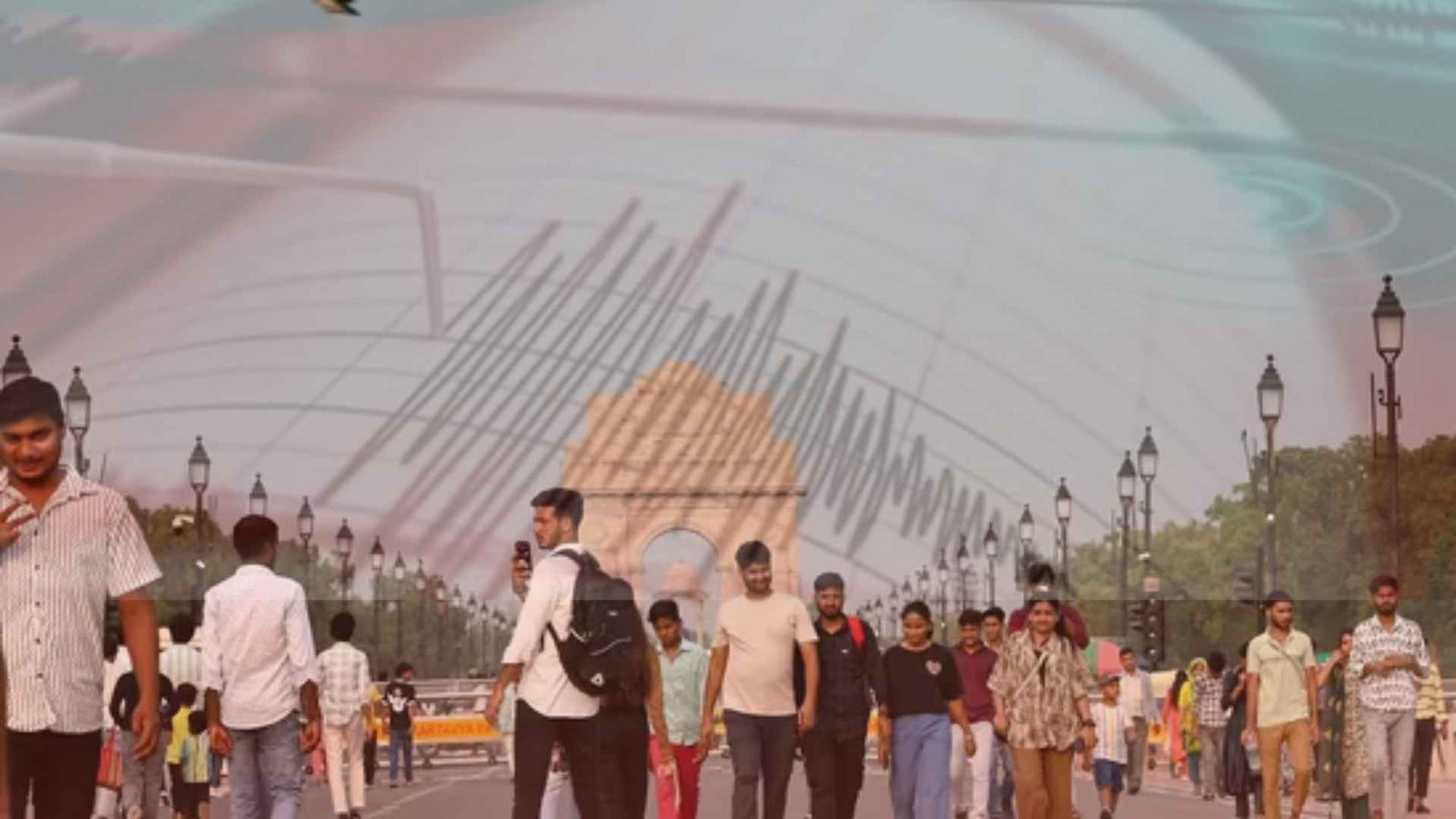 ഡൽഹിയെ പിടിച്ചുകുലുക്കി ഭൂചലനം; ജനജീവിതം സ്തംഭിച്ചു, പ്രഭവകേന്ദ്രം ഹരിയാനയെന്ന് റിപ്പോർട്ട്