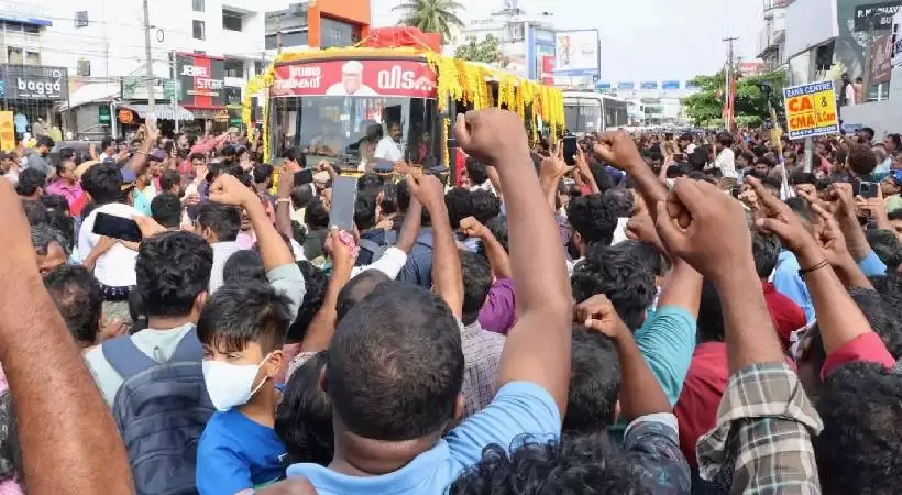 ജനനായകന് വിട: കേരളം കണ്ണീർക്കടലിൽ, അന്ത്യാഞ്ജലികളാൽ വിഎസ് അമരത്വം നേടുന്നു! 2 New Project 58.jpg