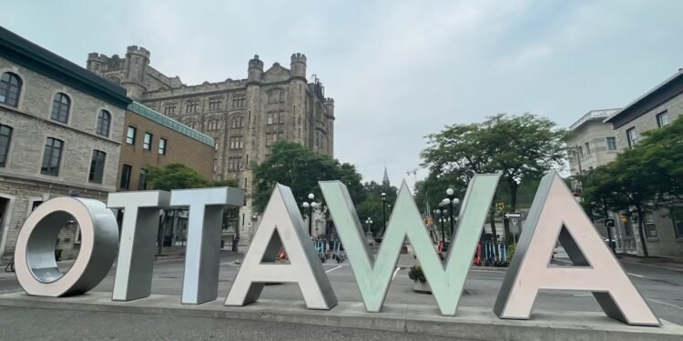 കാനഡയിൽ ഉടനീളം കനത്ത ചൂടും കാട്ടുതീ പുകയും: വിവിധ പ്രവിശ്യകളിൽ മുന്നറിയിപ്പുകൾ