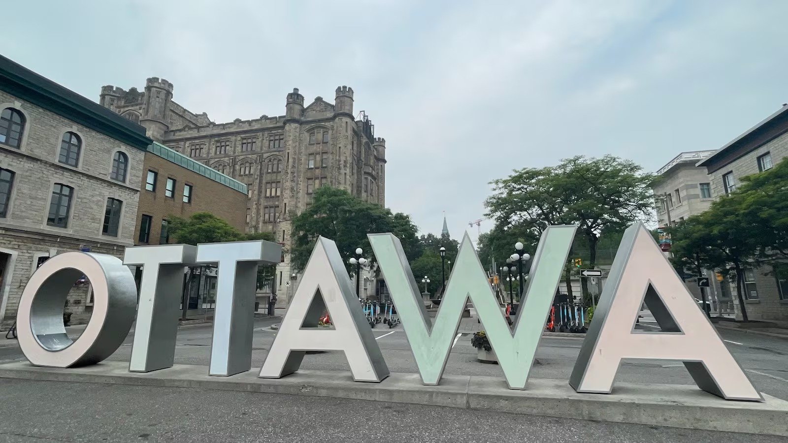 കാനഡയിൽ ഉടനീളം കനത്ത ചൂടും കാട്ടുതീ പുകയും: വിവിധ പ്രവിശ്യകളിൽ മുന്നറിയിപ്പുകൾ