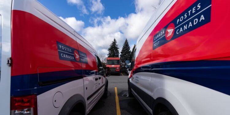 കരാർ യുദ്ധം: കാനഡ പോസ്റ്റിൽ തൊഴിലാളി പ്രതിഷേധം ആളിപ്പടരുന്നു! 1 കരാർ യുദ്ധം: കാനഡ പോസ്റ്റിൽ തൊഴിലാളി പ്രതിഷേധം ആളിപ്പടരുന്നു!