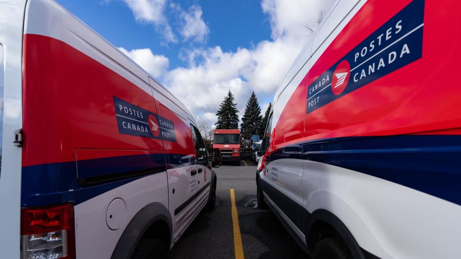 കരാർ യുദ്ധം: കാനഡ പോസ്റ്റിൽ തൊഴിലാളി പ്രതിഷേധം ആളിപ്പടരുന്നു!