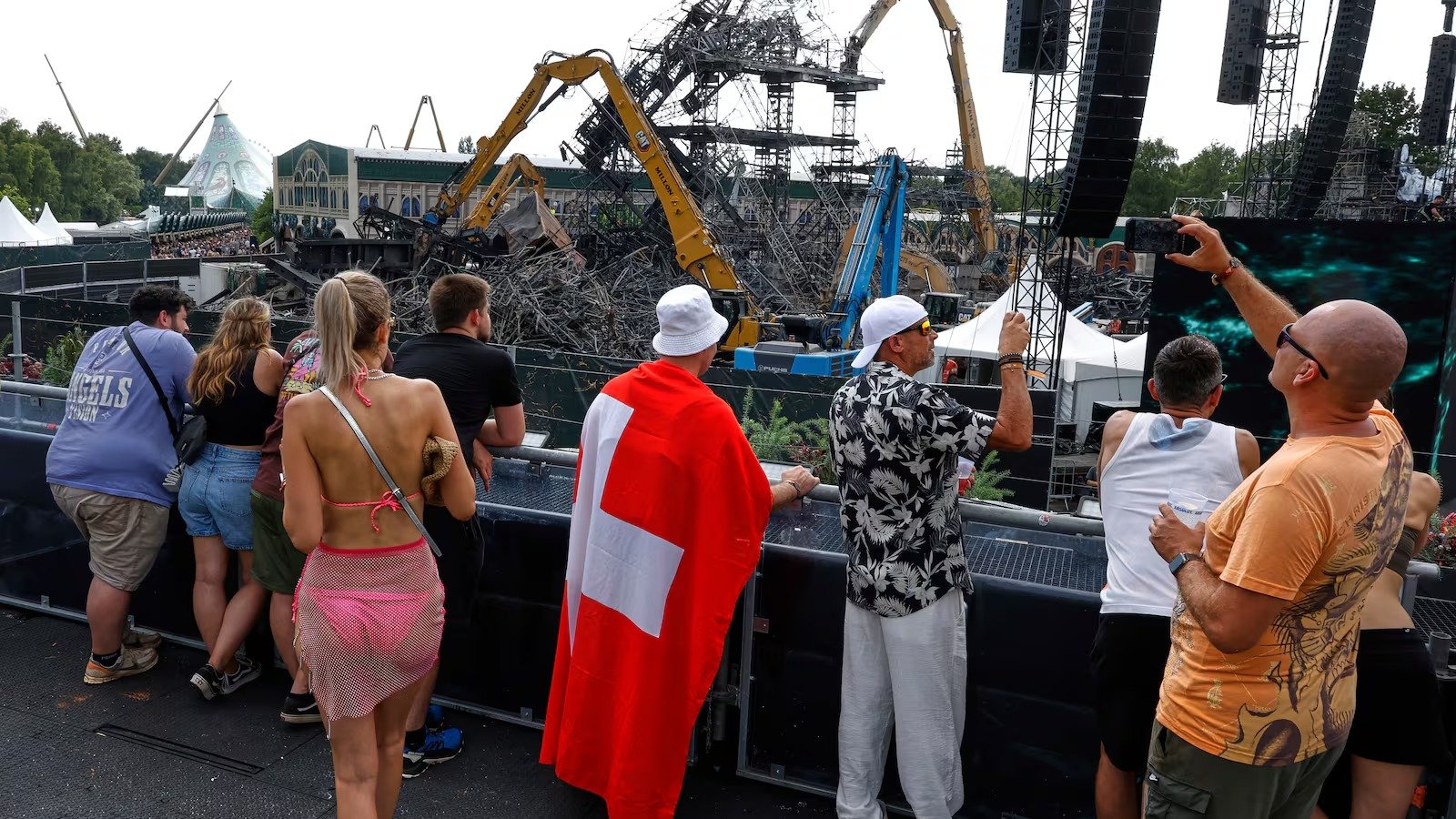 ആഘോഷരാവ് കണ്ണീരിൽ കുതിർന്നു ; ടുമോറോലാൻഡ് ഫെസ്റ്റിവലിൽ കനേഡിയൻ യുവതിക്ക് ദാരുണാന്ത്യം!