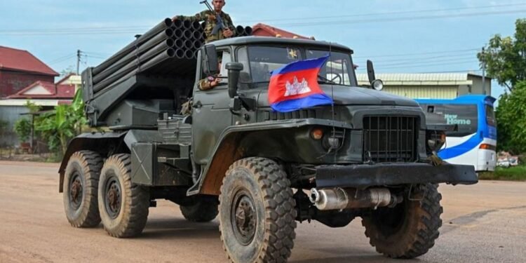 വെടിനിർത്തൽ വെറുംവാക്ക്: കംബോഡിയക്കെതിരെ തായ്‌ലൻഡ്, 33 പേർക്ക് ജീവൻ നഷ്ടമായി