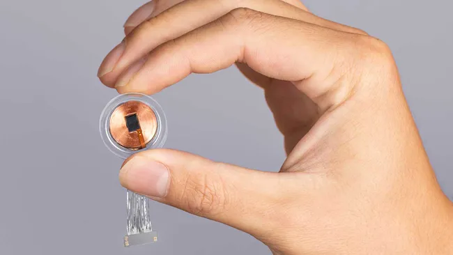 മൊബൈൽ ഫോൺ ഔട്ട്, ചിന്തകൾ ഇൻ! ; ആശയവിനിമയത്തിന്റെ പുതിയ യുഗവുമായി മസ്കിന്റെ ന്യൂറാലിങ്ക് 2 brain implant chips