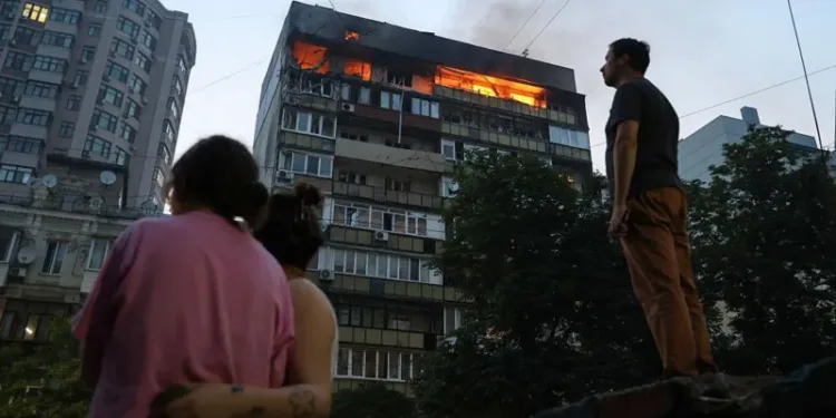 സെലെൻസ്കിക്ക് ആശ്വാസിക്കാം; യുക്രൈന്റെ ആകാശം കാക്കാൻ അമേരിക്കൻ മിസൈലുകൾ: ട്രംപിന്റെ നീക്കങ്ങൾ നിർണ്ണായകം! 1 സെലെൻസ്കിക്ക് ആശ്വാസിക്കാം; യുക്രൈന്റെ ആകാശം കാക്കാൻ അമേരിക്കൻ മിസൈലുകൾ: ട്രംപിന്റെ നീക്കങ്ങൾ നിർണ്ണായകം!