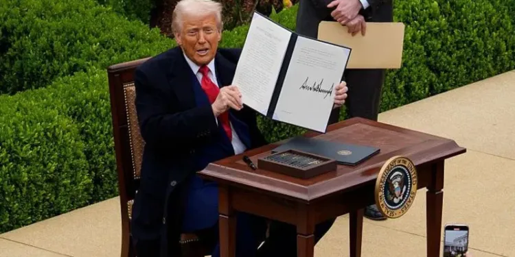 ഓഗസ്റ്റ് 1 മുതൽ വില കൂടും!; ജപ്പാനും കൊറിയയും ഉൾപ്പെടെ 14 രാജ്യങ്ങൾക്ക് ട്രംപിന്റെ താരിഫ് കെണി