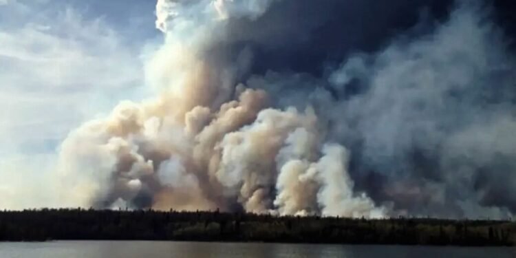 സാസ്കച്ചെവാനിൽ കാട്ടുതീ നിയന്ത്രണാതീതം: ബ്യൂവാൾ ഉൾപ്പെടെയുള്ള പ്രദേശങ്ങളിൽ നിർബന്ധിത ഒഴിപ്പിക്കൽ ഉത്തരവ്